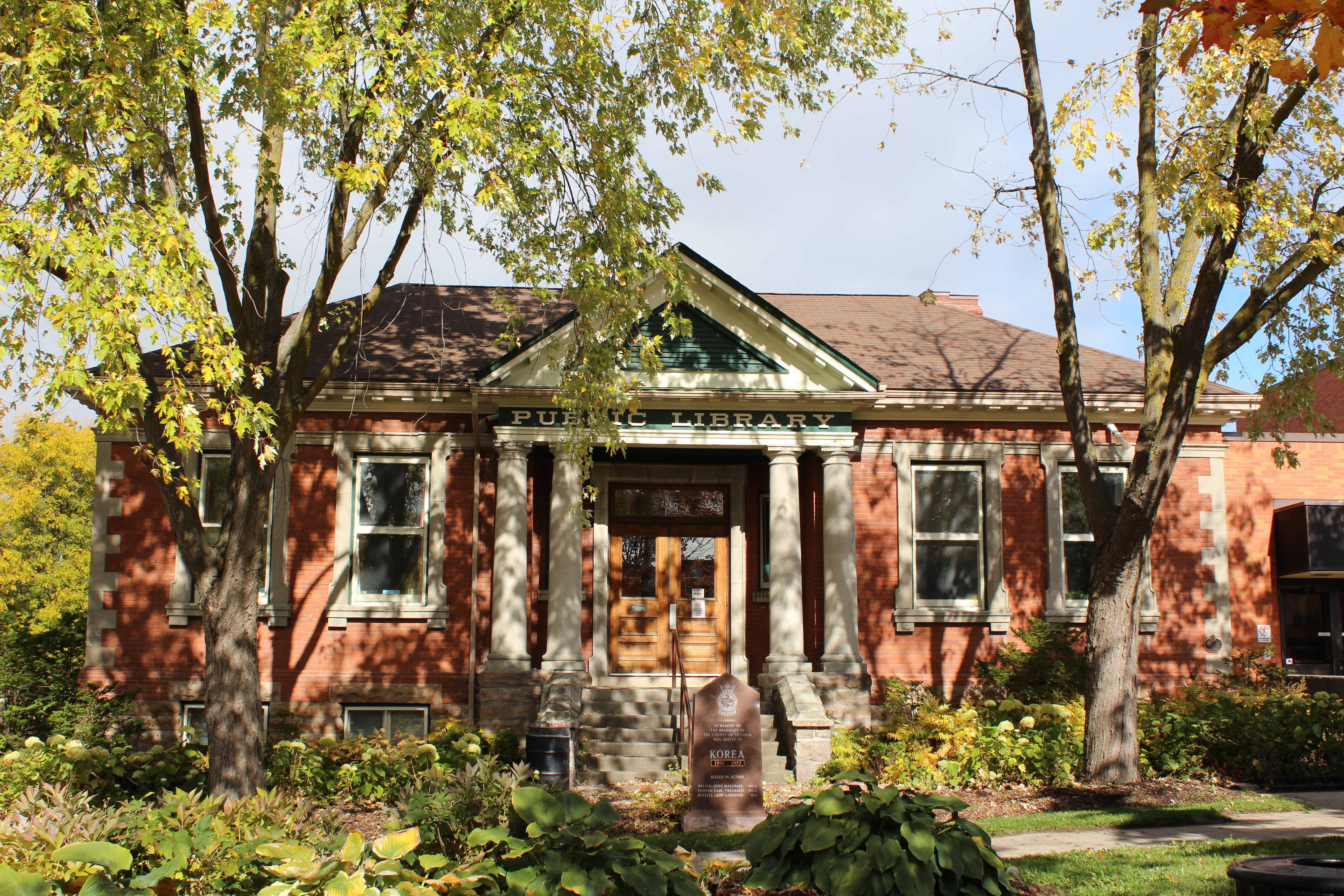 Outside the Lindsay library