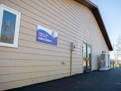 Outside the Dalton branch - vinyl sided building